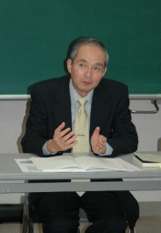 講演する宮崎教授