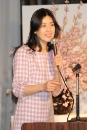 「シルクカントリーｉｎ富岡製糸場」で基調講演する星野知子さん＝ことし３月