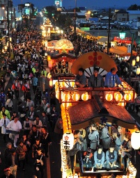 ２年に１度の秋の祭典「富岡どんとまつり」が20日、富岡市の中心市街地を会場に２日間の日程で始まった 