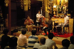 龍光寺本堂で行われた音楽イベント 