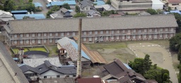 大規模な保存修理が行われる富岡製糸場の西繭倉庫