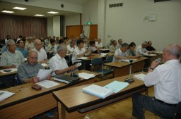 境島村公民館で開かれる勉強会には、毎回多くの受講生が集まる